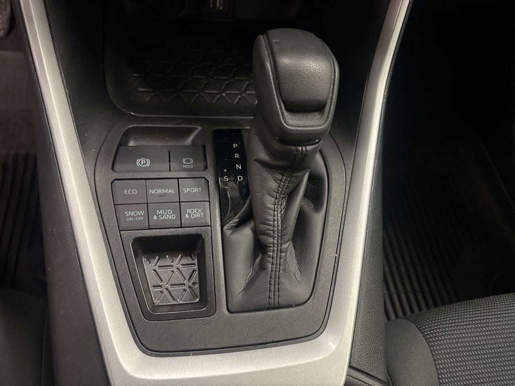 Used 2023 Toyota RAV4 LE AWD/4WD image 21