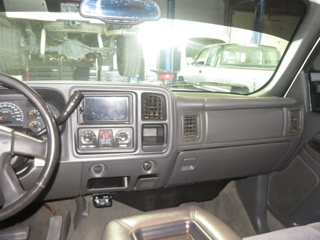 Used 2004 Chevrolet Silverado 2500 LS w/ Skid Plate Package AWD/4WD image 36