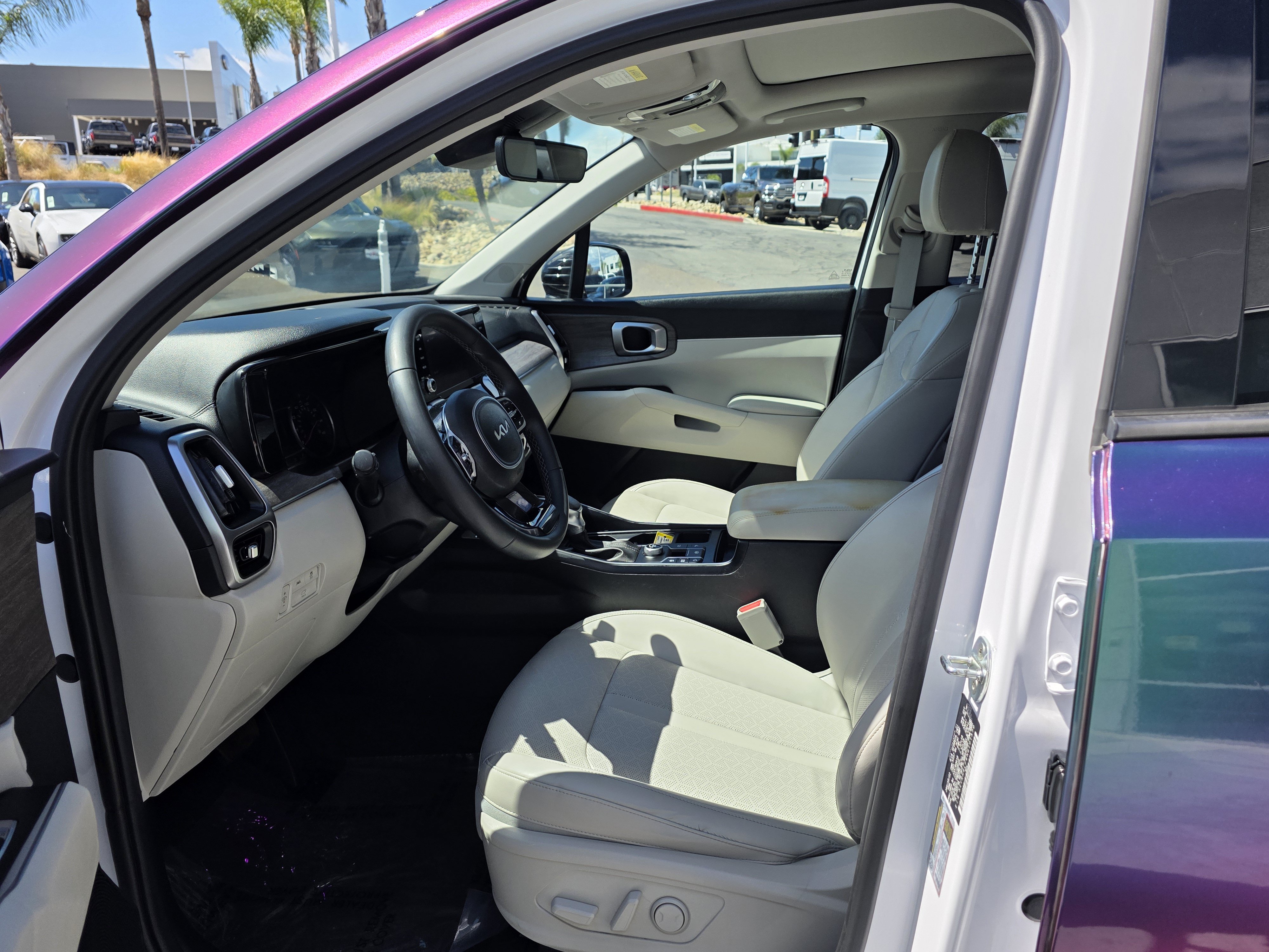 Used 2022 Kia Sorento EX w/ Panoramic Sunroof Package FWD image 12