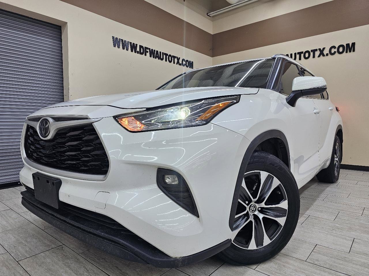 Used 2021 Toyota Highlander XLE image 1