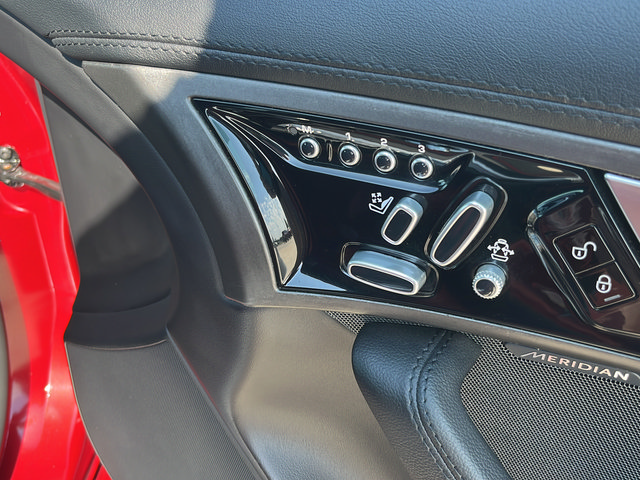 Used 2014 Jaguar F-TYPE S RWD image 9