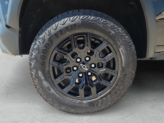 Used 2025 Chevrolet Colorado Trail Boss AWD/4WD image 23