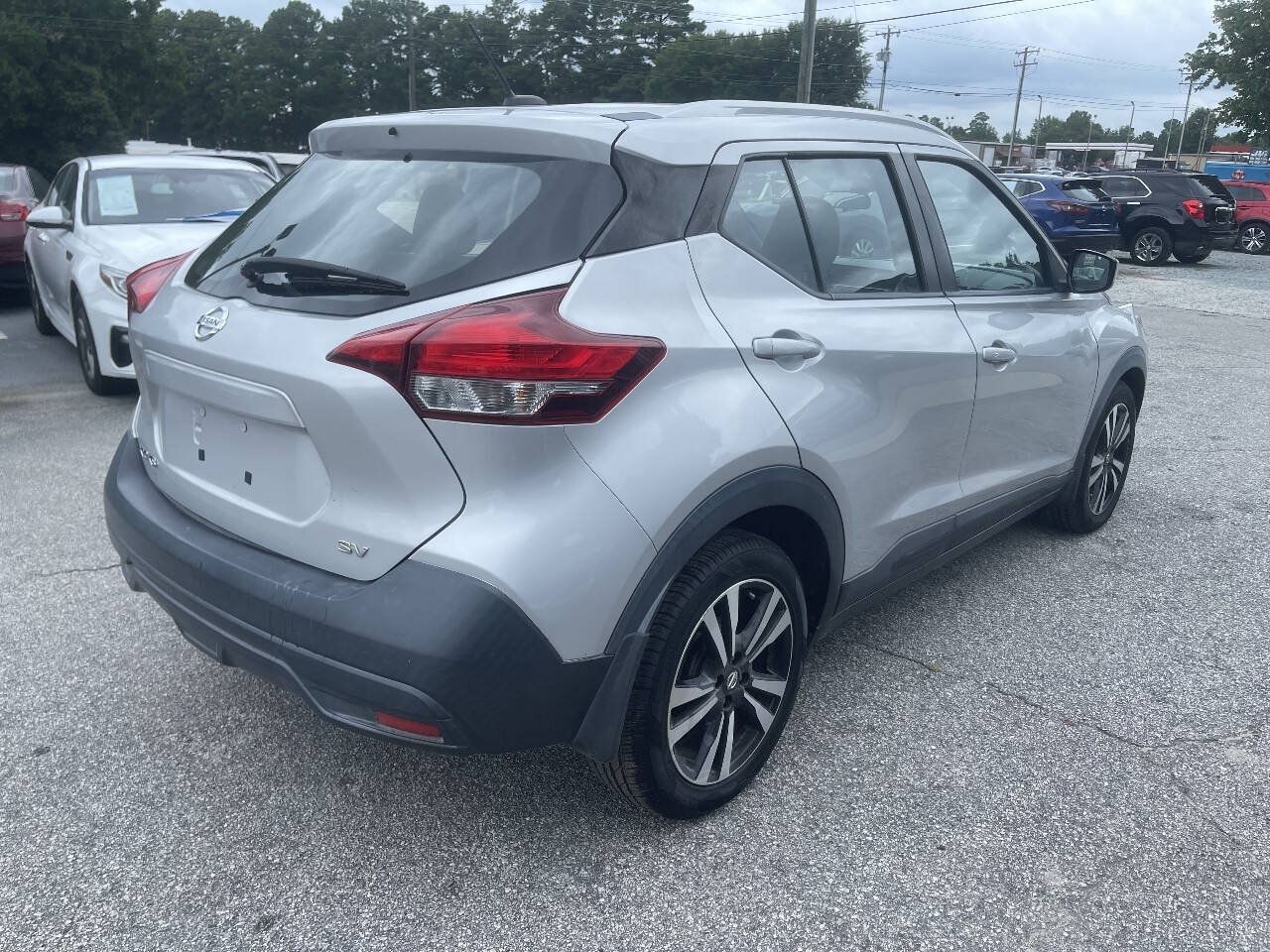 Used 2018 Nissan Kicks SV FWD image 5