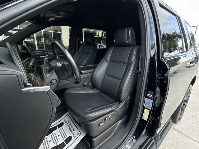 Used 2022 Cadillac Escalade Luxury w/ LPO, Illumination Package AWD/4WD image 19