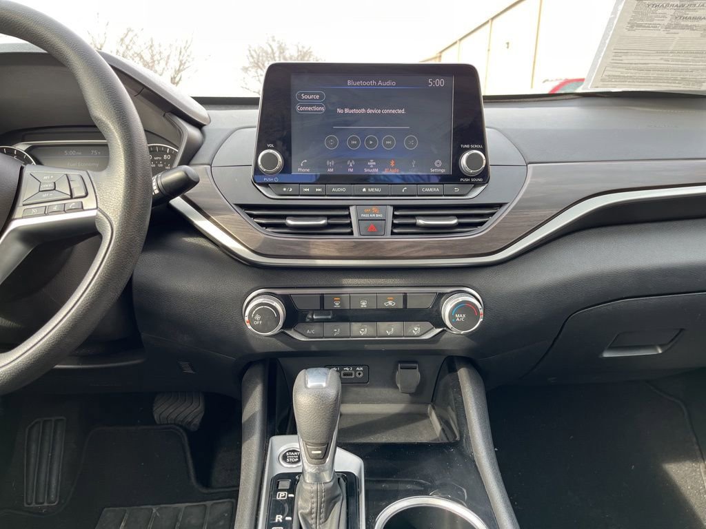 Used 2024 Nissan Altima 2.5 SV FWD image 28