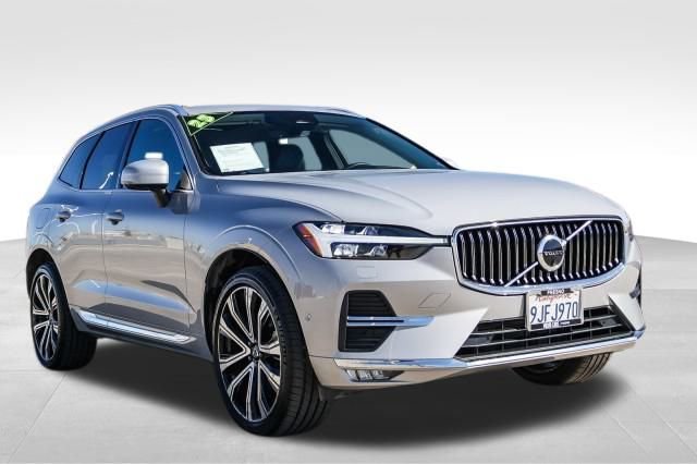 Used 2023 Volvo XC60 B5 Ultimate w/ Climate Package image 3