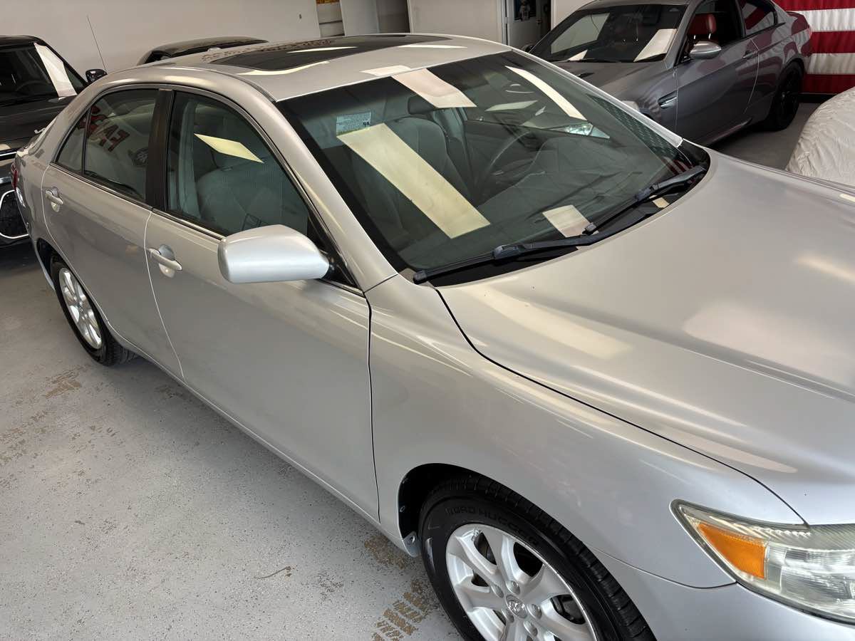 Used 2011 Toyota Camry LE w/ LE Extra-Value Pkg FWD image 2