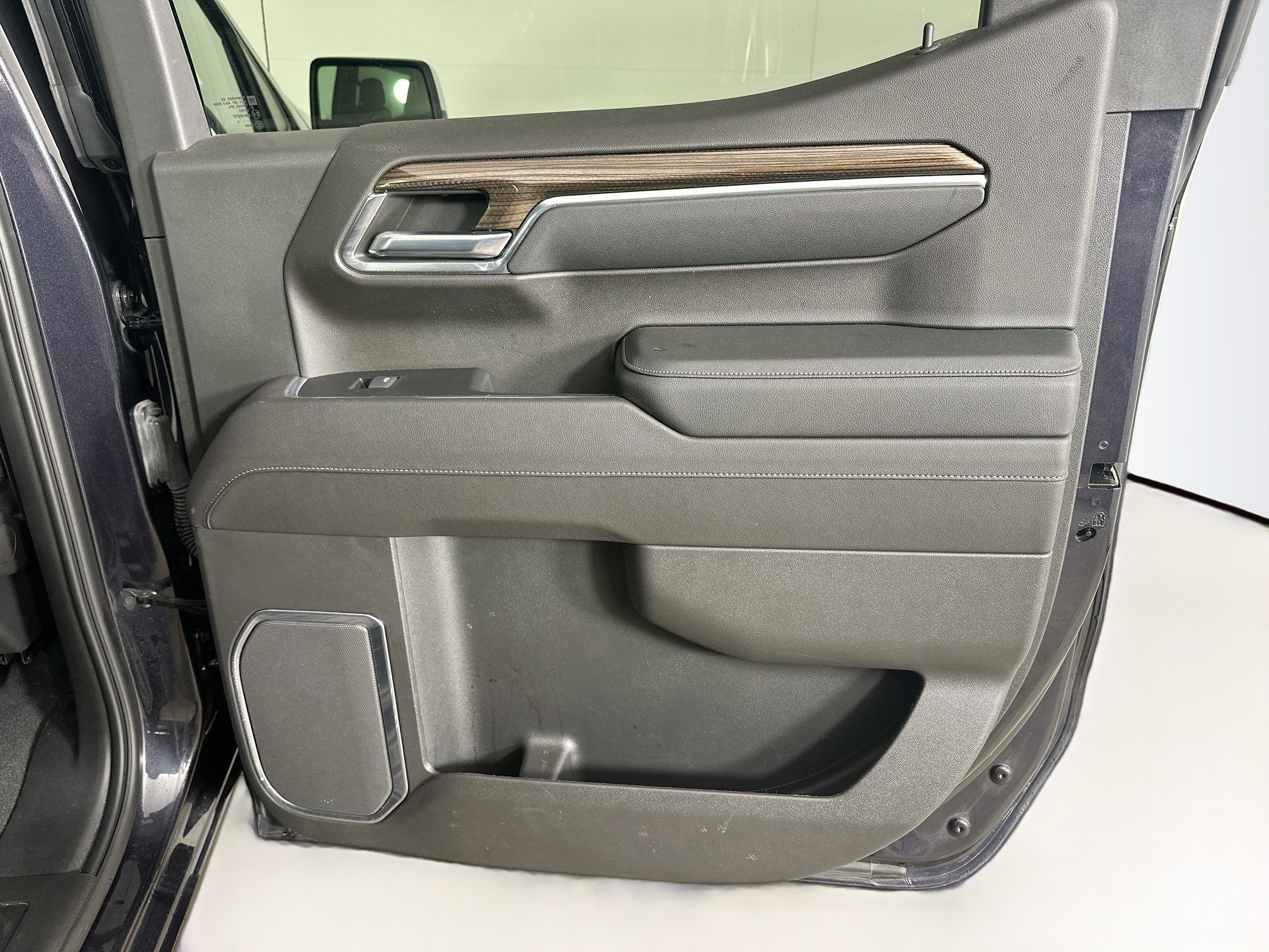Used 2023 Chevrolet Silverado 1500 LT AWD/4WD image 28