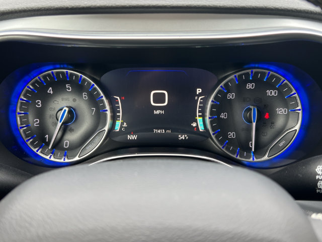 Used 2025 Chrysler Pacifica Limited FWD image 23