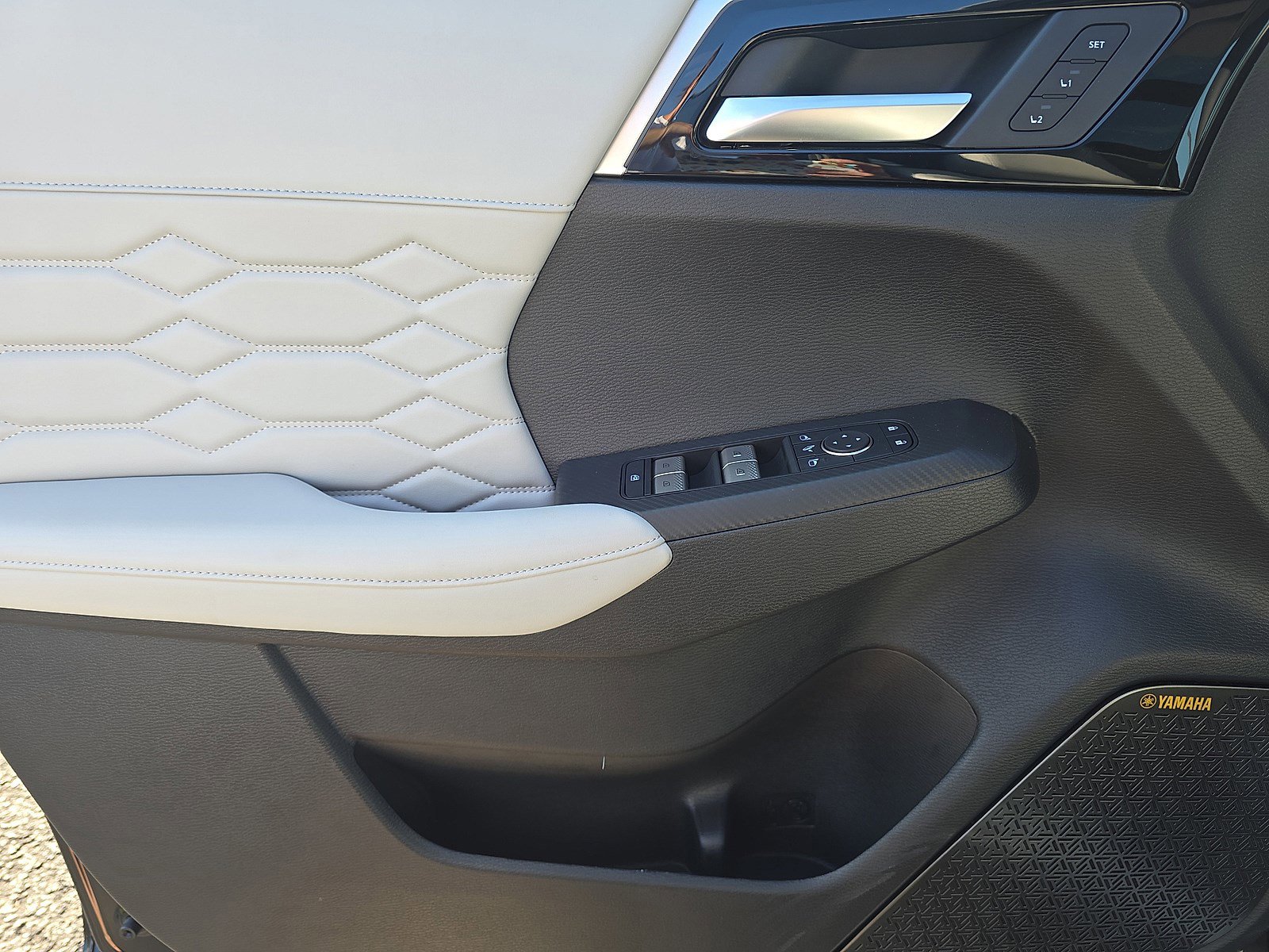 New 2025 Mitsubishi Outlander AWD image 12