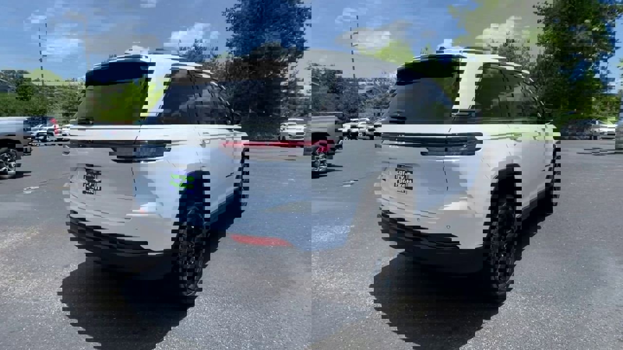 Used 2023 Jeep Grand Cherokee Altitude image 8