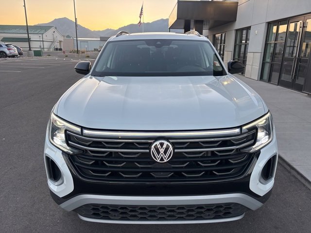 Used 2024 Volkswagen Atlas Peak Edition SEL image 2