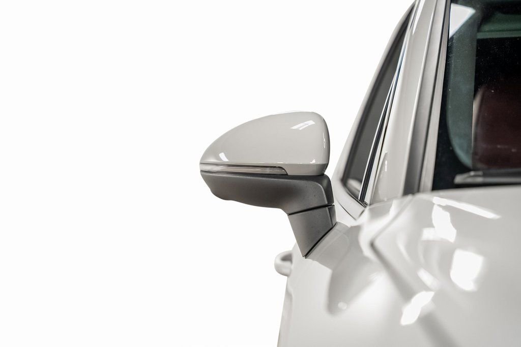 Used 2023 Porsche Cayenne Platinum Edition image 11