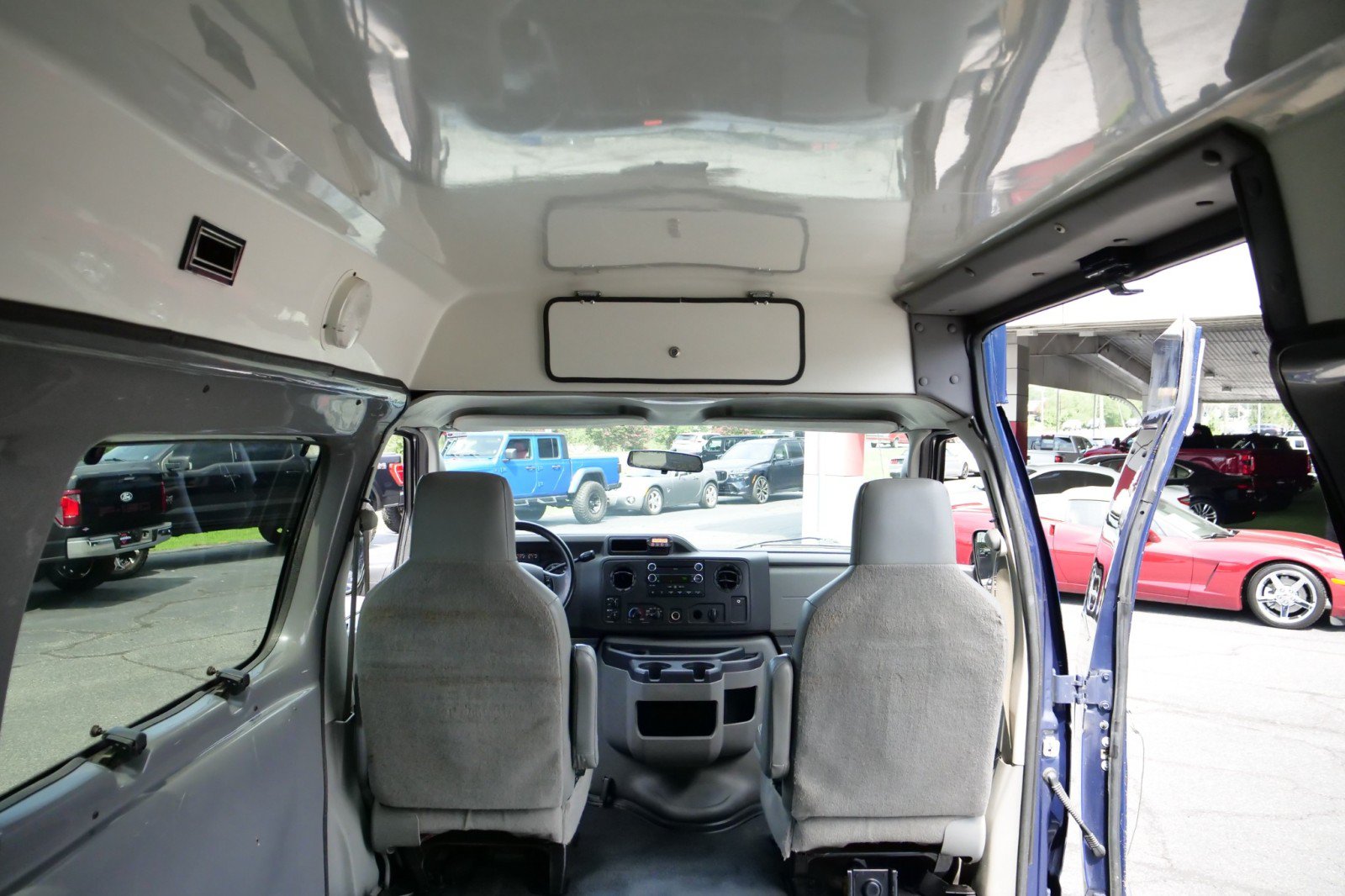 Used 2010 Ford E-250 and Econoline 250 Extended RWD image 32