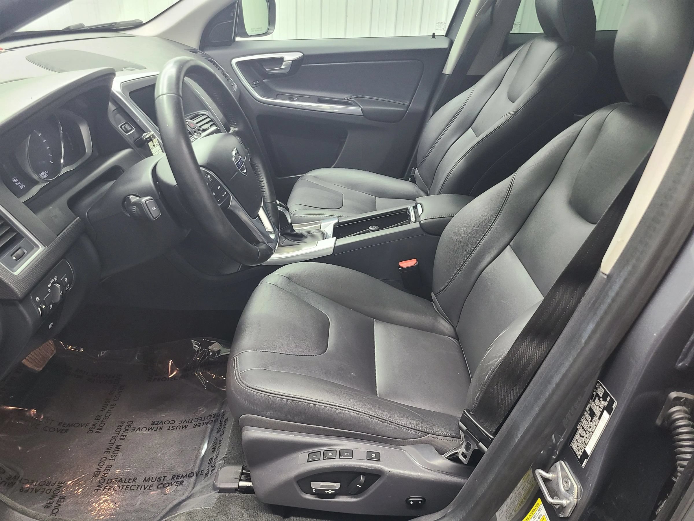 Used 2016 Volvo XC60 T5 Platinum w/ Climate Package AWD/4WD image 23