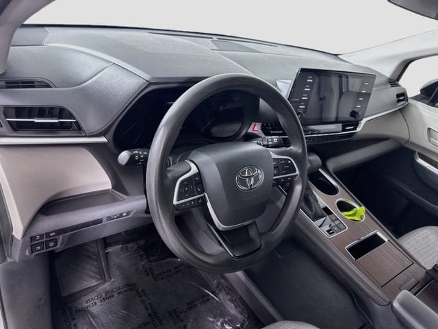 Certified 2021 Toyota Sienna LE FWD image 10