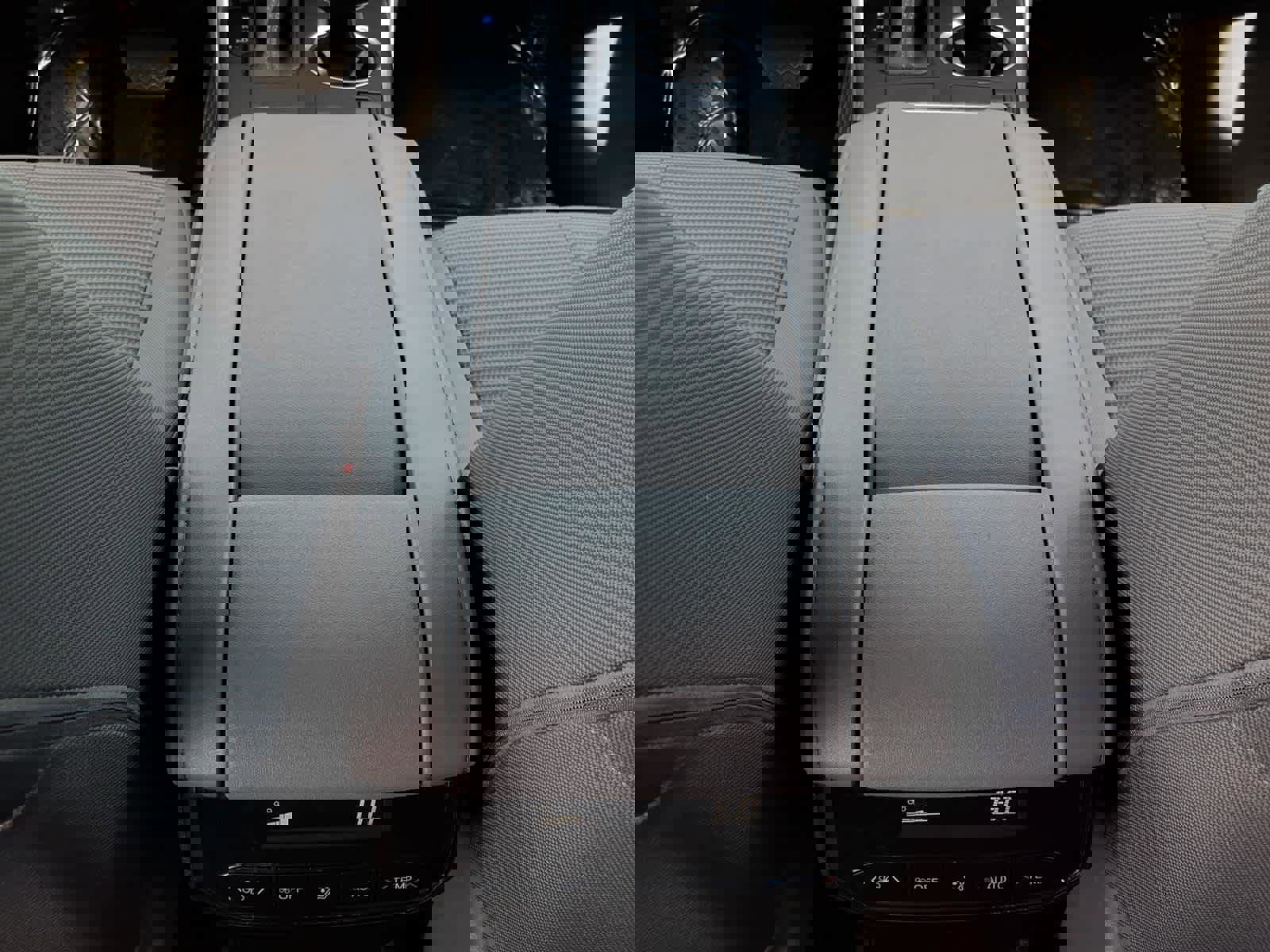 Used 2023 Toyota Highlander L image 32