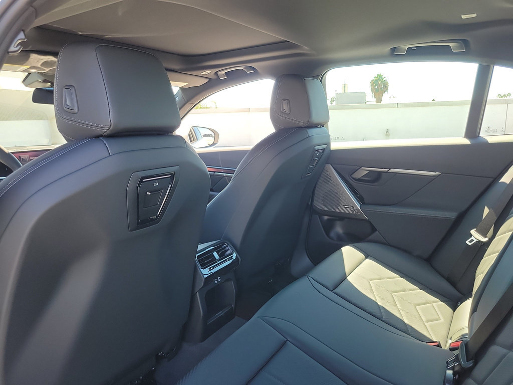 New 2026 BMW i5 eDrive40 w/ Convenience Package RWD image 15