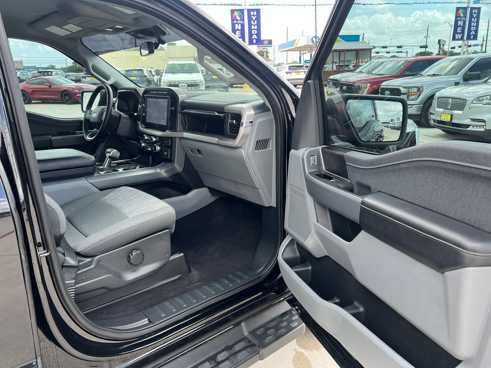 Used 2023 Ford F150 Lightning XLT AWD/4WD image 23