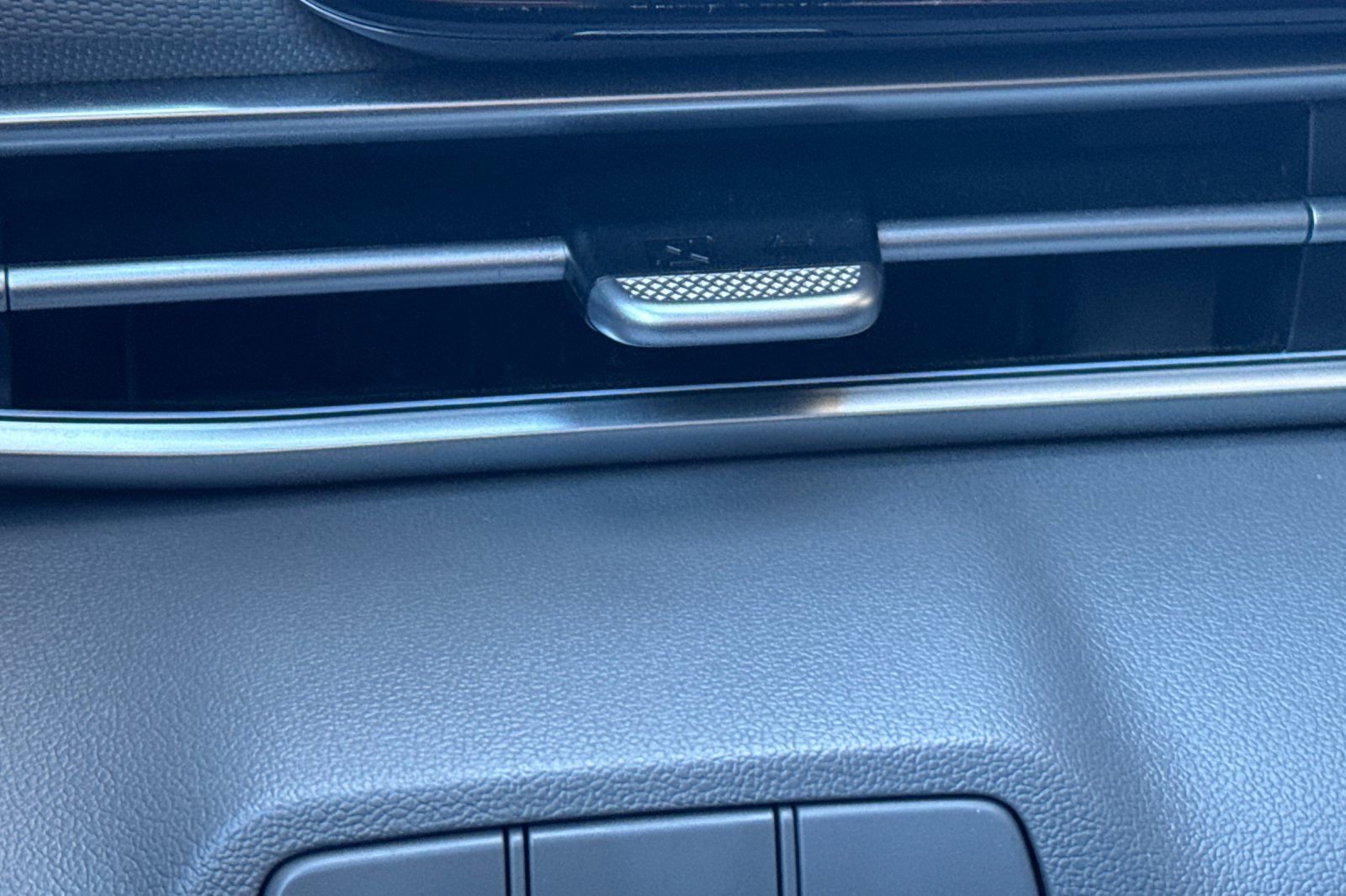 Used 2024 Hyundai Elantra SEL w/ Convenience Package image 28