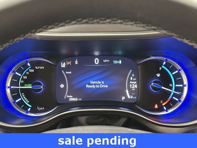 Used 2023 Chrysler Pacifica Touring-L image 6