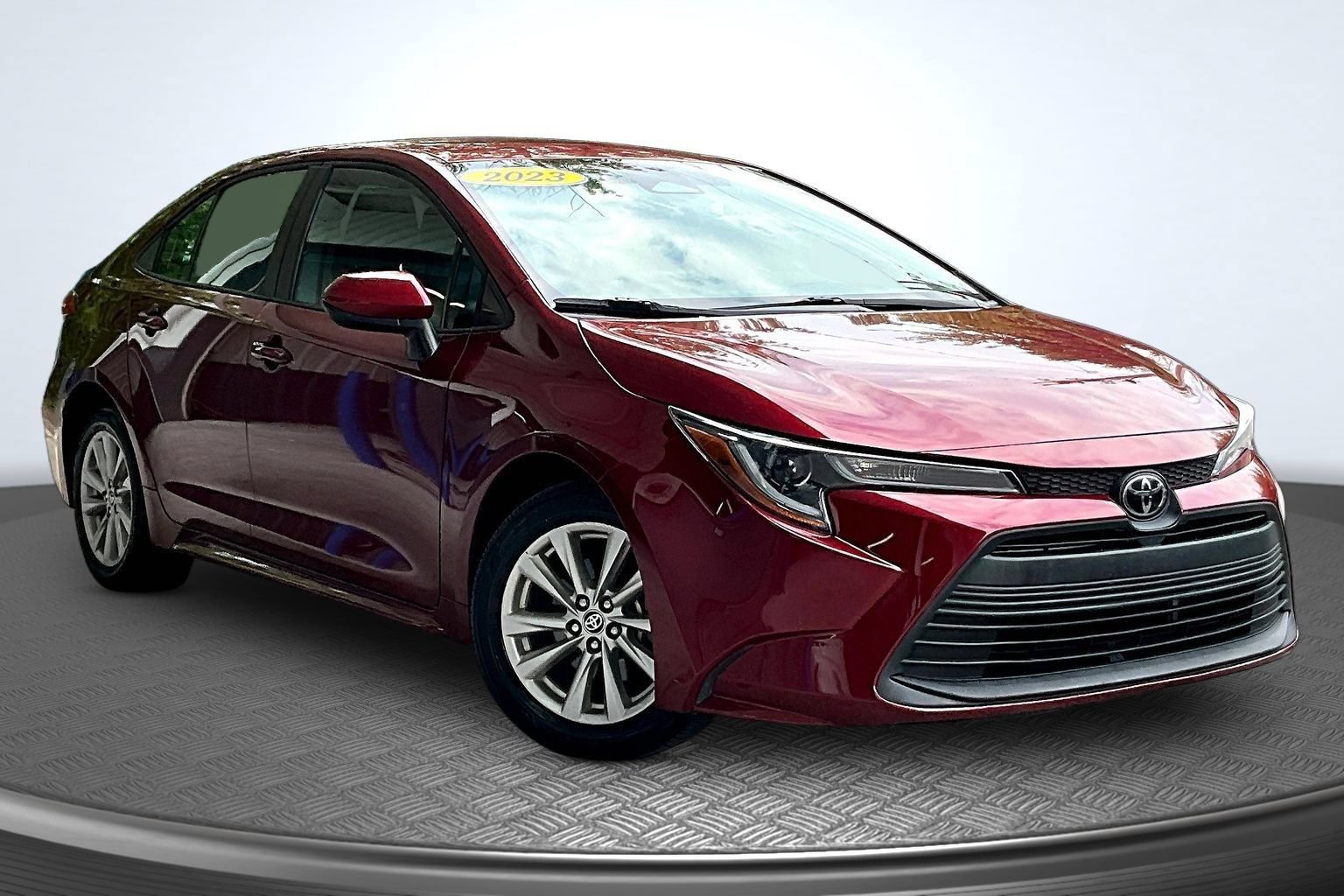 Used 2023 Toyota Corolla LE w/ LE Convenience Package FWD image 2