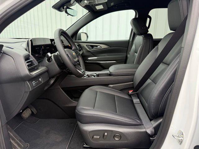 Used 2026 Chevrolet Traverse LT w/ Driver Confidence Package FWD image 7