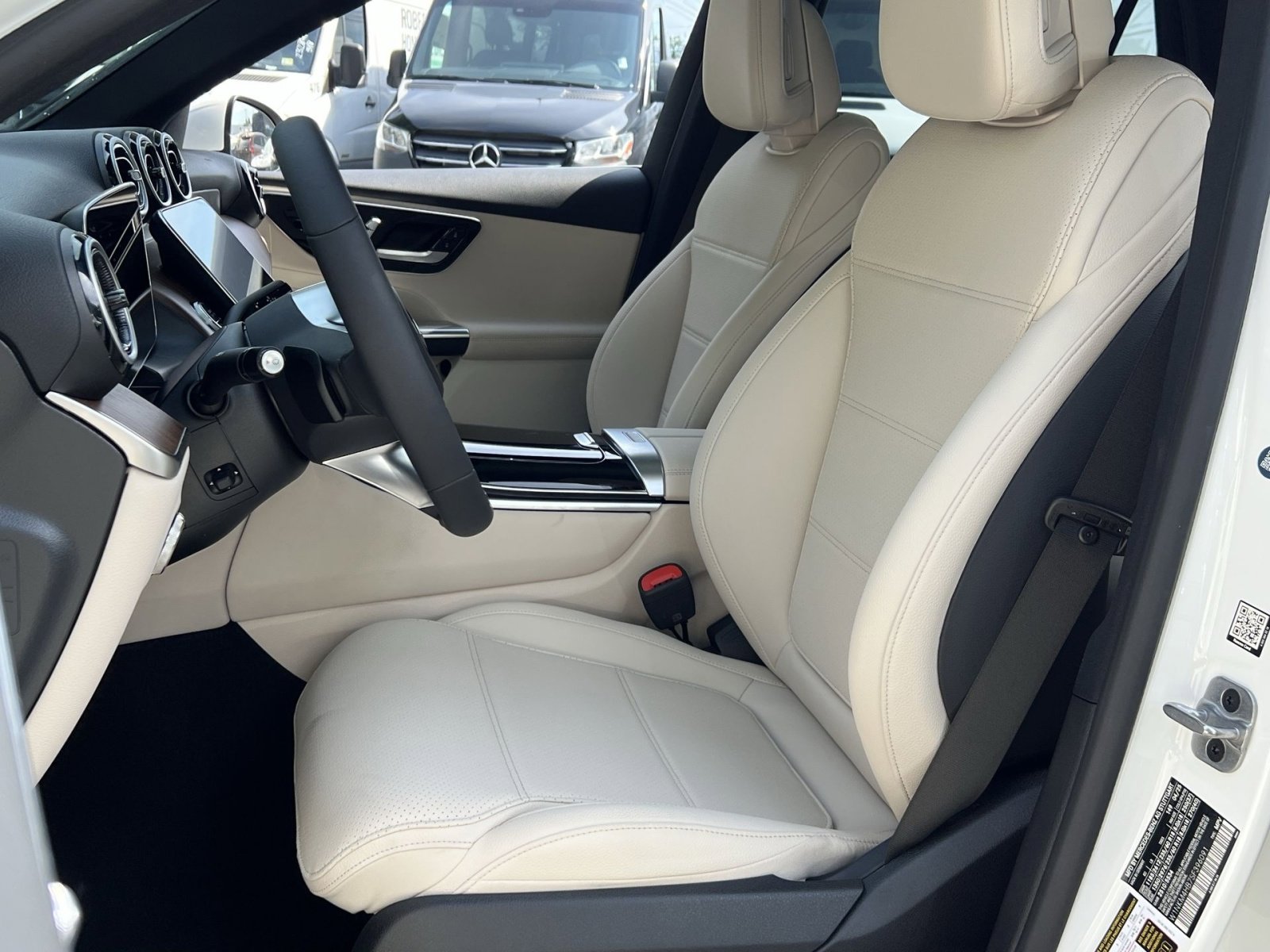 Certified 2025 Mercedes-Benz GLC 300 4MATIC image 11