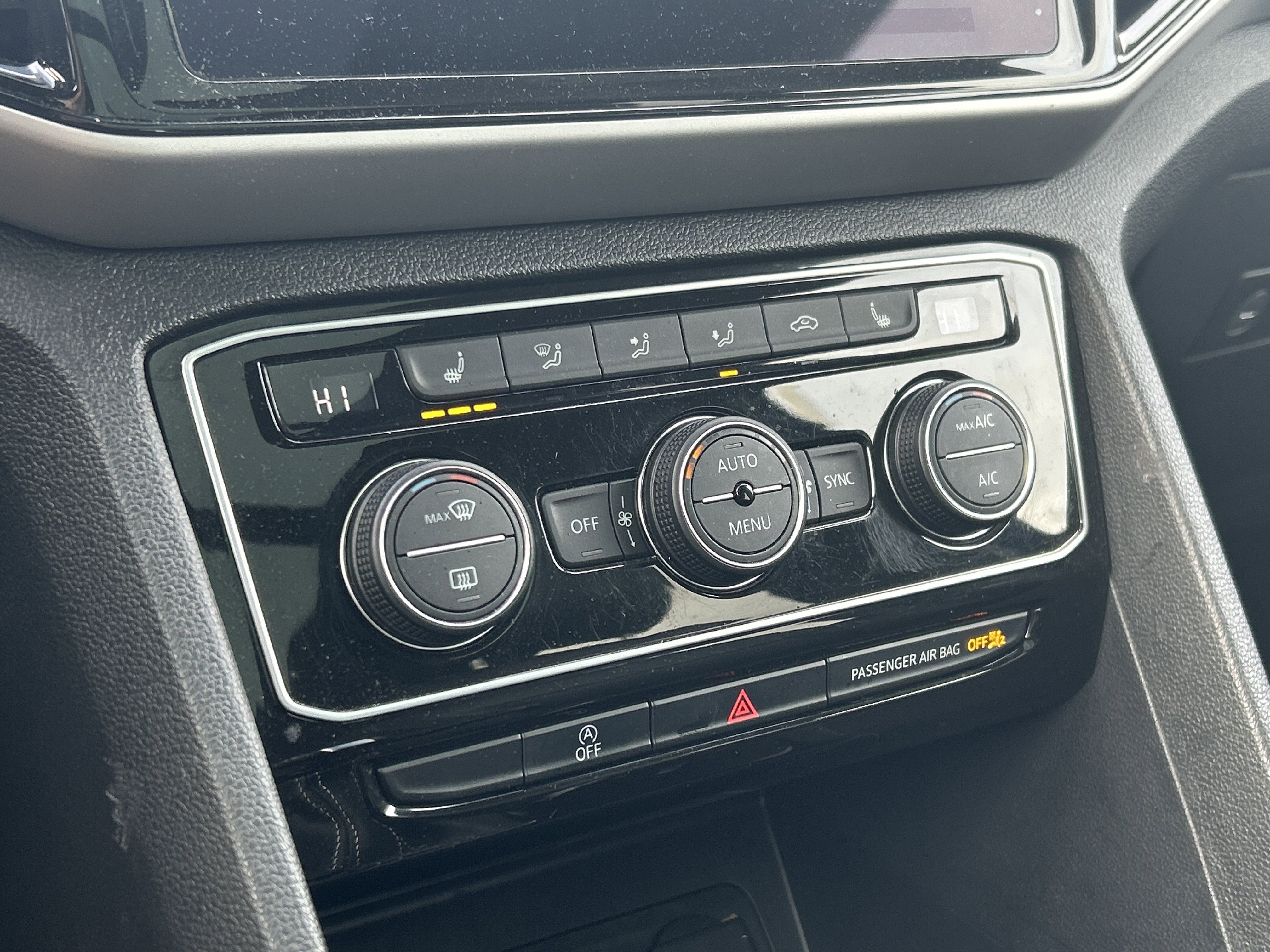 Used 2023 Volkswagen Atlas Cross Sport SEL image 19