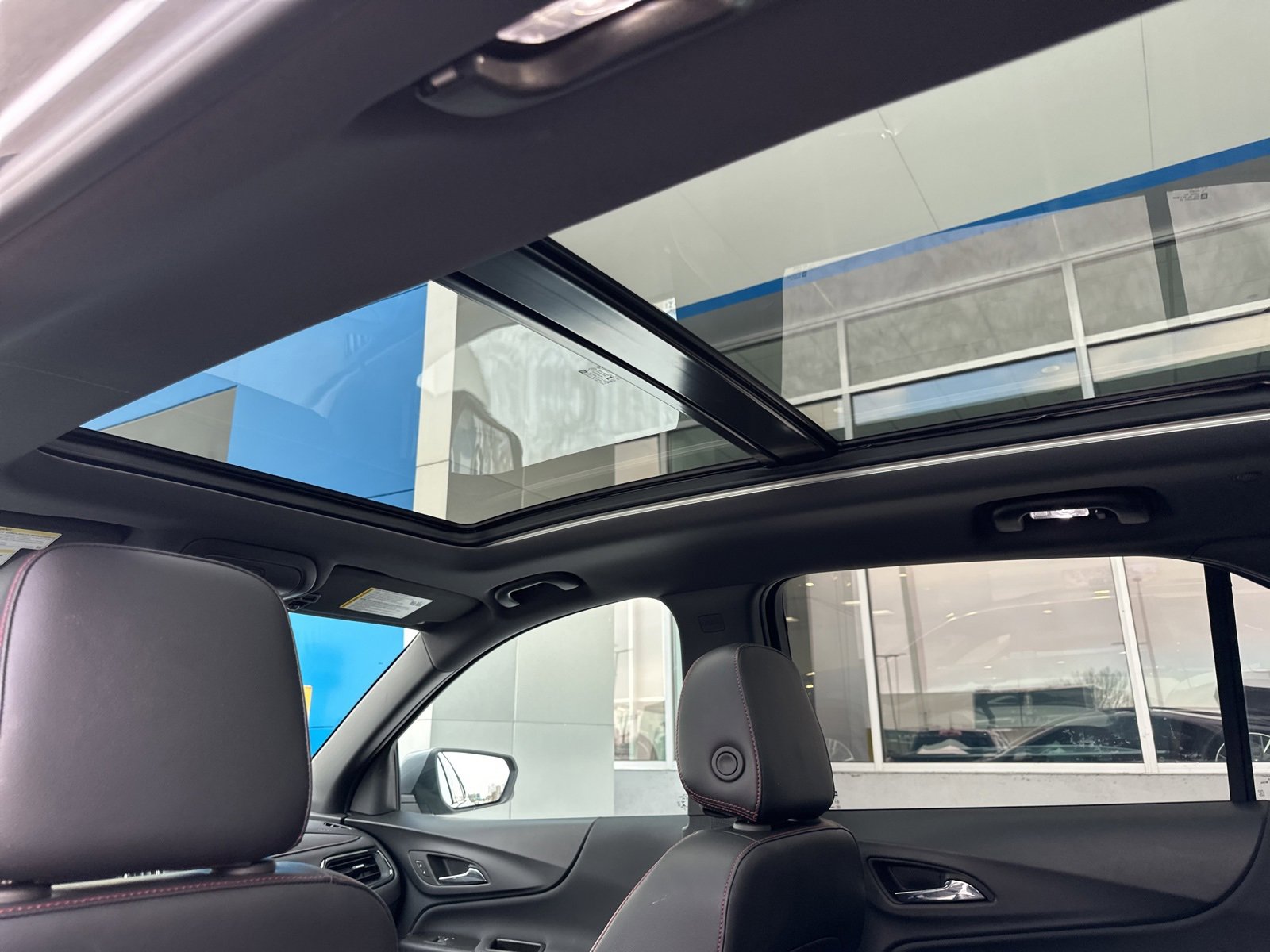 Used 2023 Chevrolet Equinox RS w/ RS Leather Package image 17