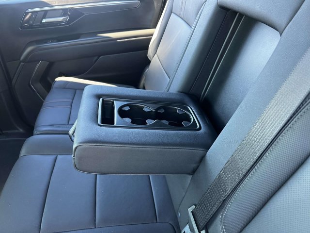 Used 2026 Chevrolet Suburban RST AWD/4WD image 13