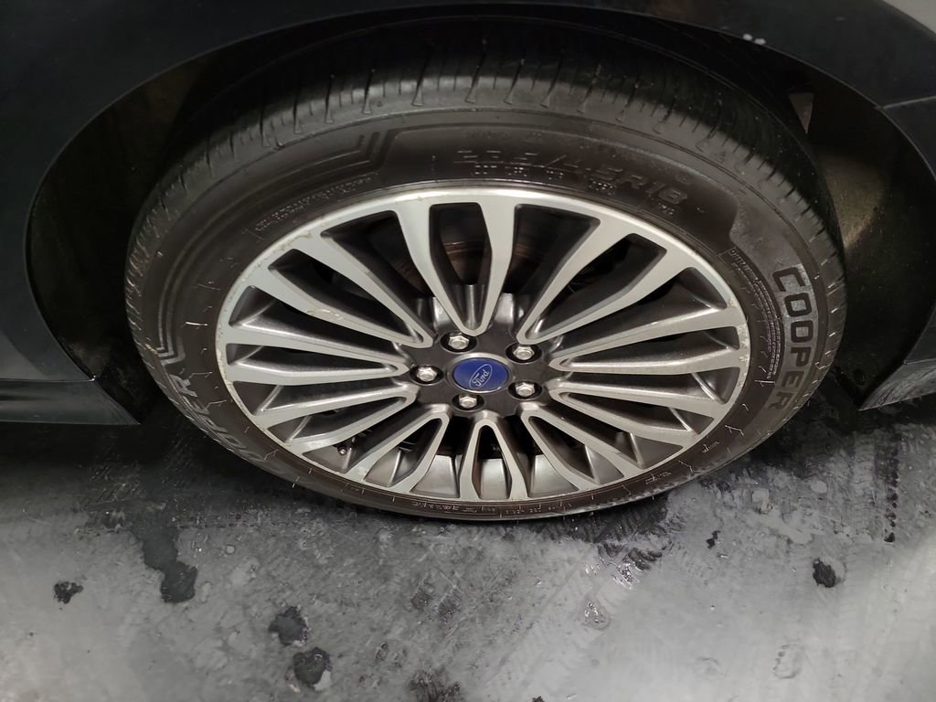 Used 2018 Ford Fusion Titanium image 11