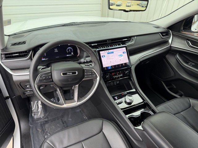 Used 2023 Jeep Grand Cherokee L Limited w/ Luxury Tech Group II image 13