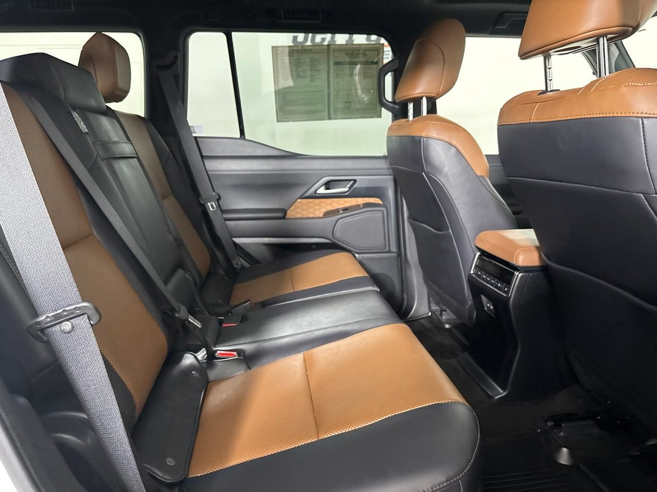 Used 2024 Lexus GX 550 w/ Cold Area Package AWD/4WD image 28