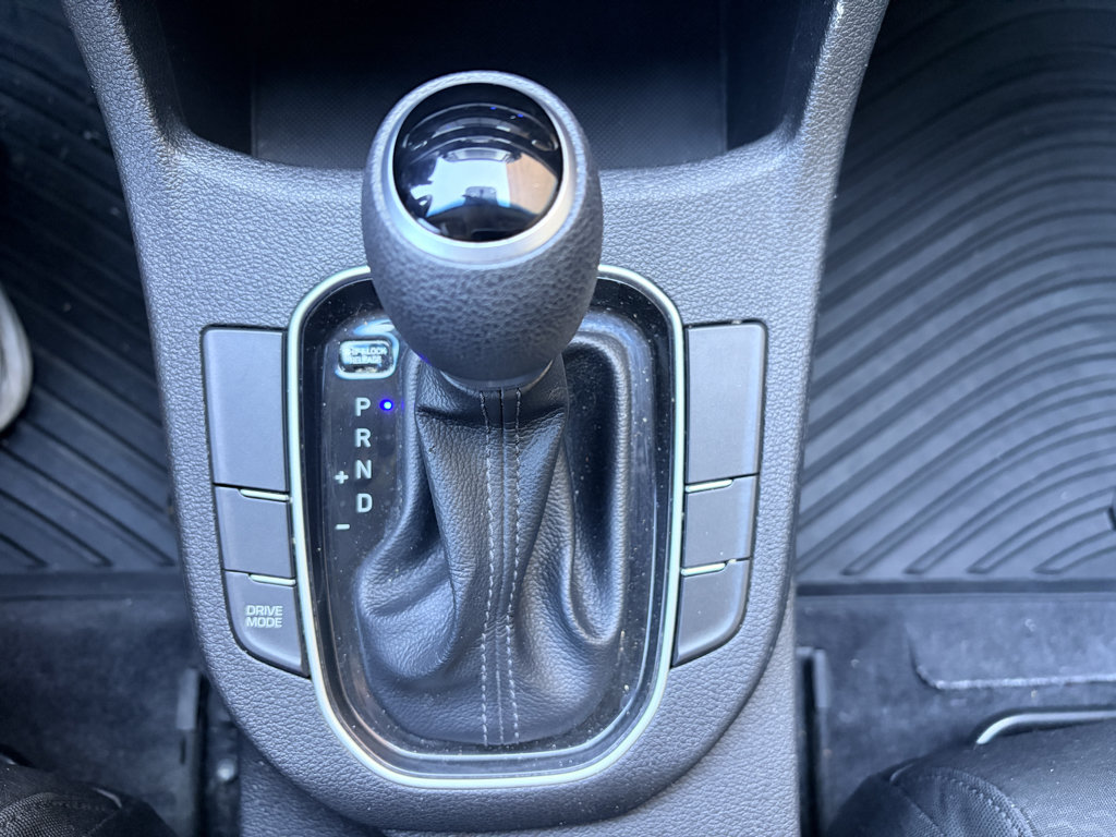 Used 2018 Hyundai Elantra GT FWD image 17