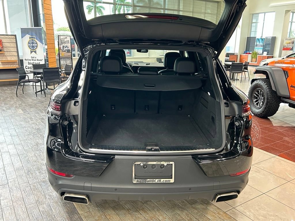 Used 2025 Porsche Cayenne AWD/4WD image 23