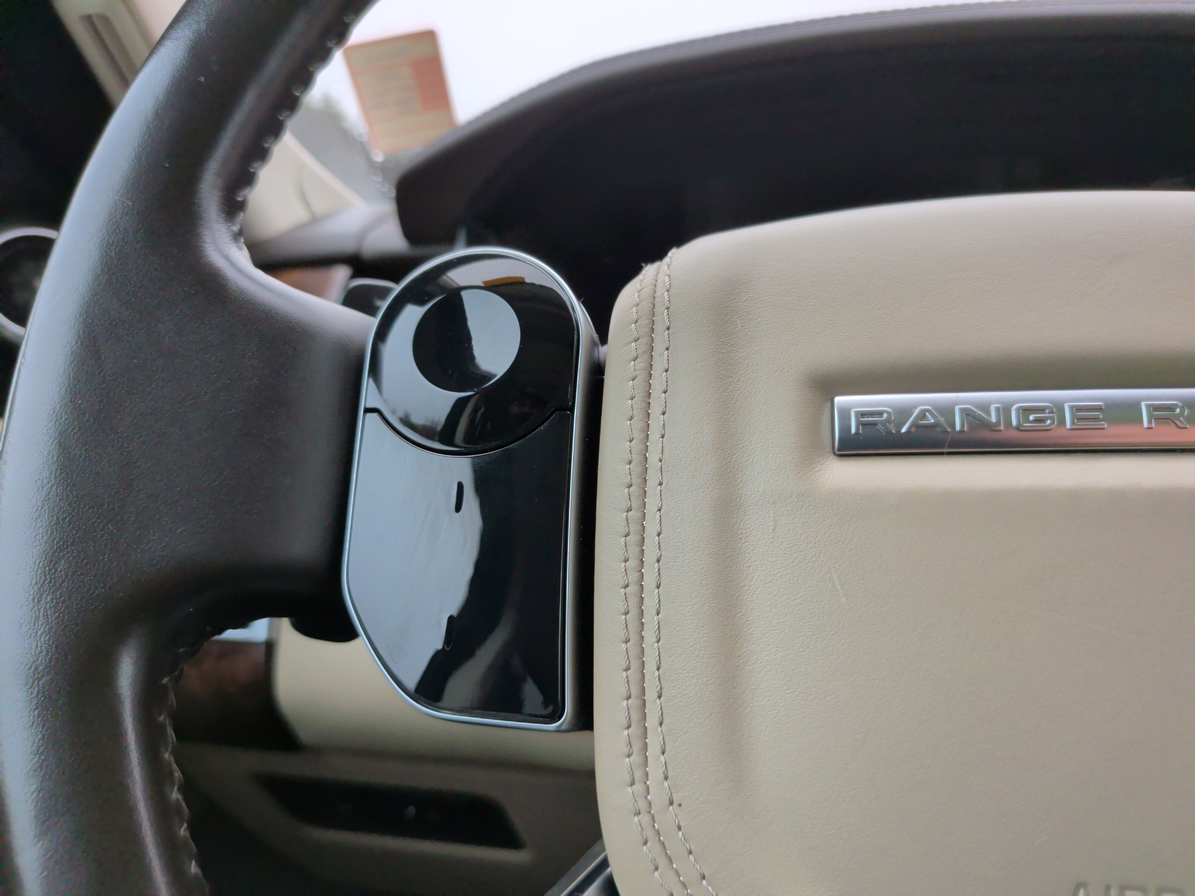 Used 2020 Land Rover Range Rover HSE image 23