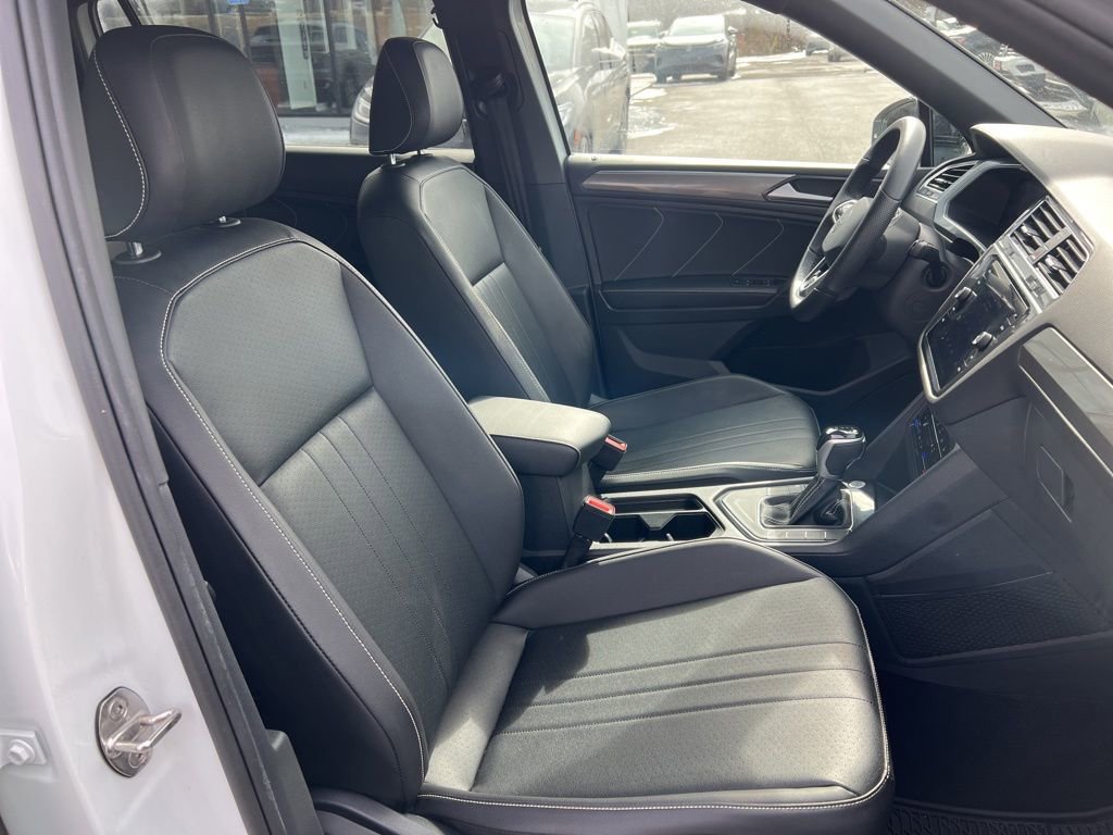 Used 2022 Volkswagen Tiguan SE R-Line image 23
