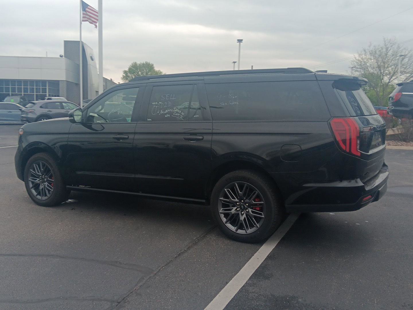 Used 2025 Ford Expedition Max Platinum w/ Stealth Performance Package AWD/4WD image 8