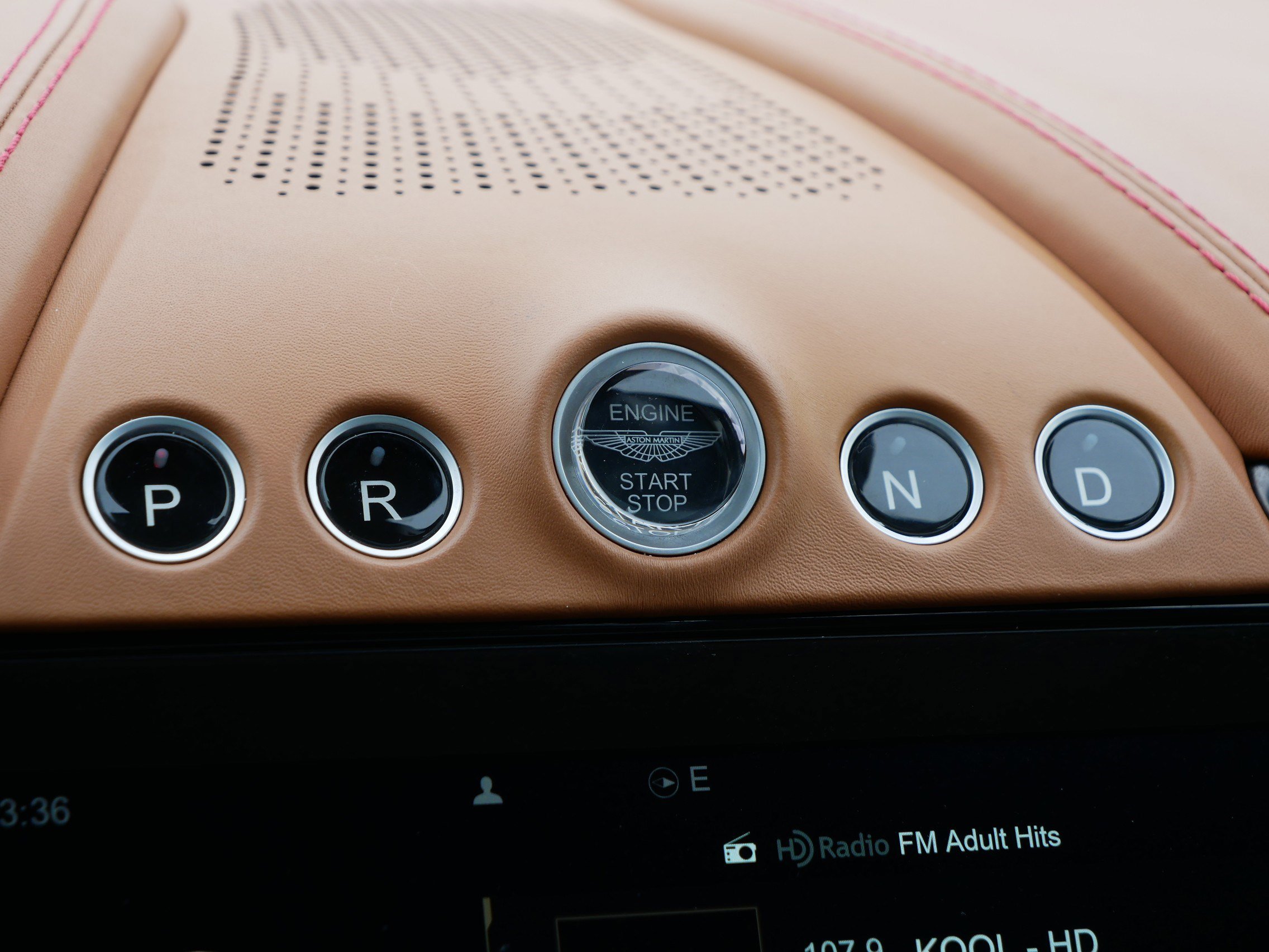 Used 2022 Aston Martin DBX image 24