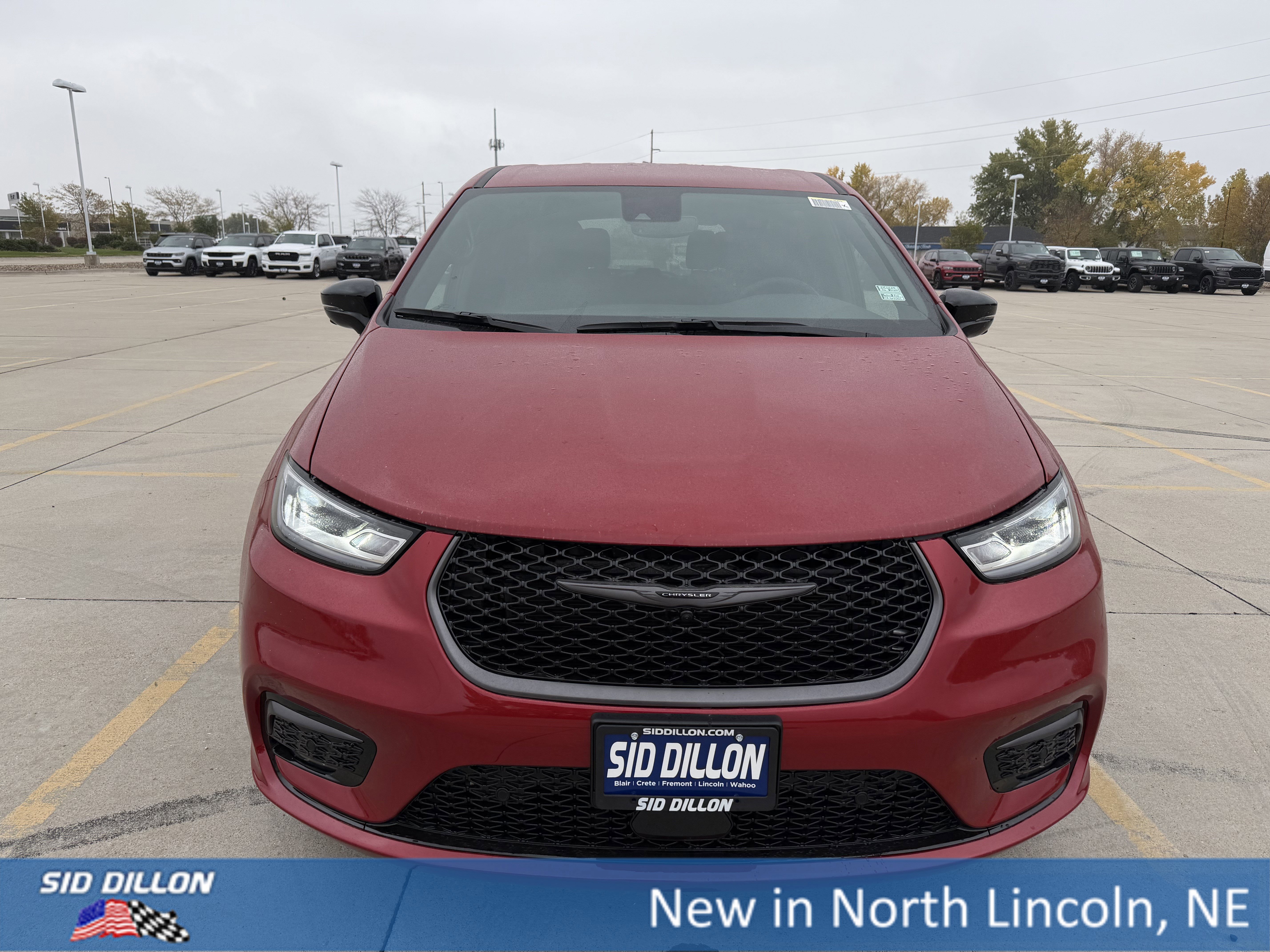 New 2026 Chrysler Pacifica Select image 3