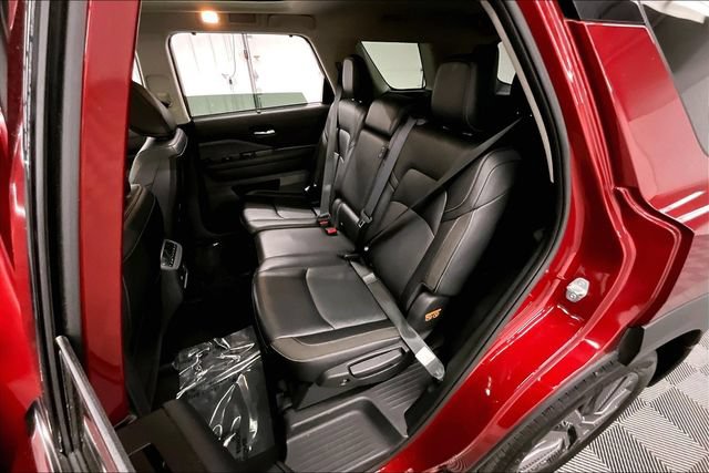 Used 2024 Nissan Pathfinder SL AWD/4WD image 25
