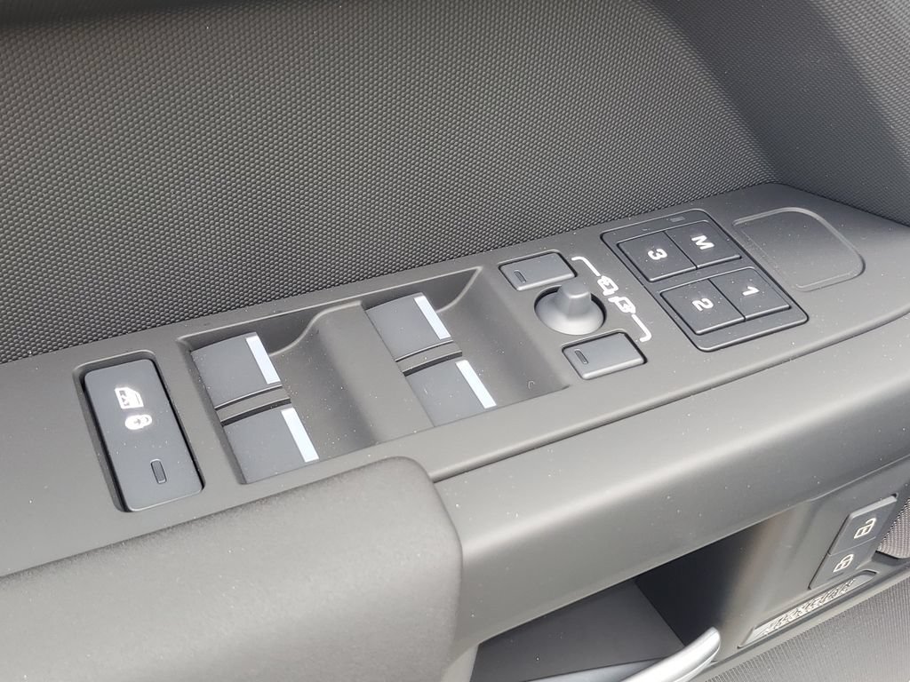 New 2026 Land Rover Defender 130 X-Dynamic SE AWD/4WD image 9