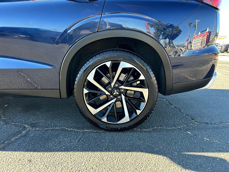 Used 2024 Mitsubishi Outlander AWD image 14