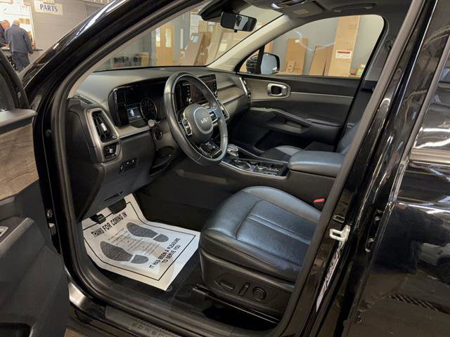 Used 2023 Kia Sorento S w/ Panoramic Sunroof Package image 6