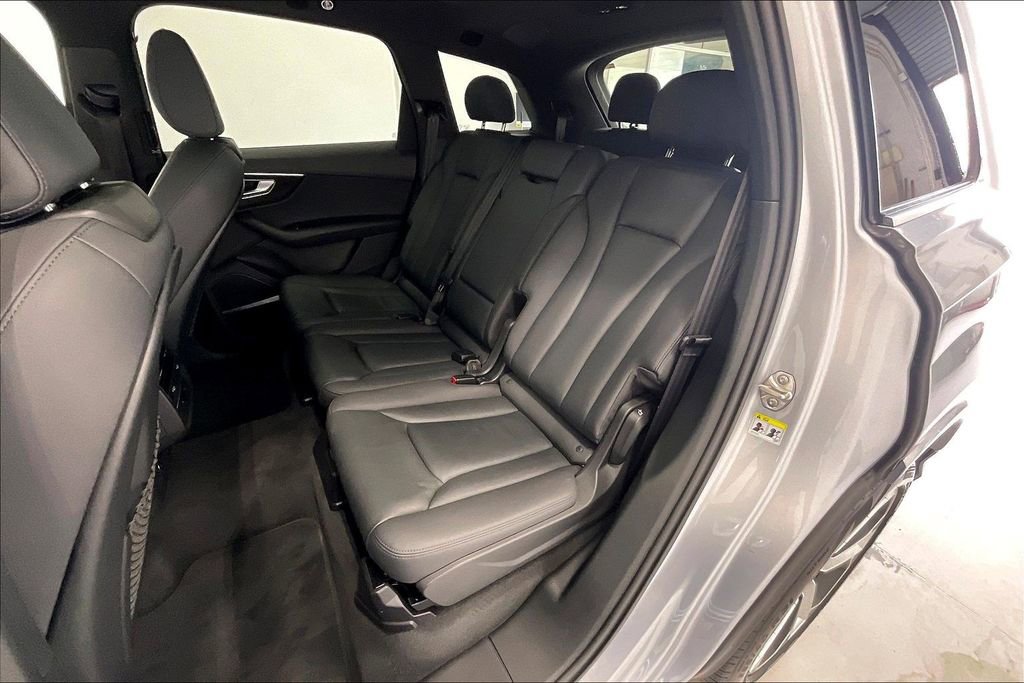 Used 2022 Audi Q7 3.0T Premium Plus w/ Premium Plus Package AWD/4WD image 19