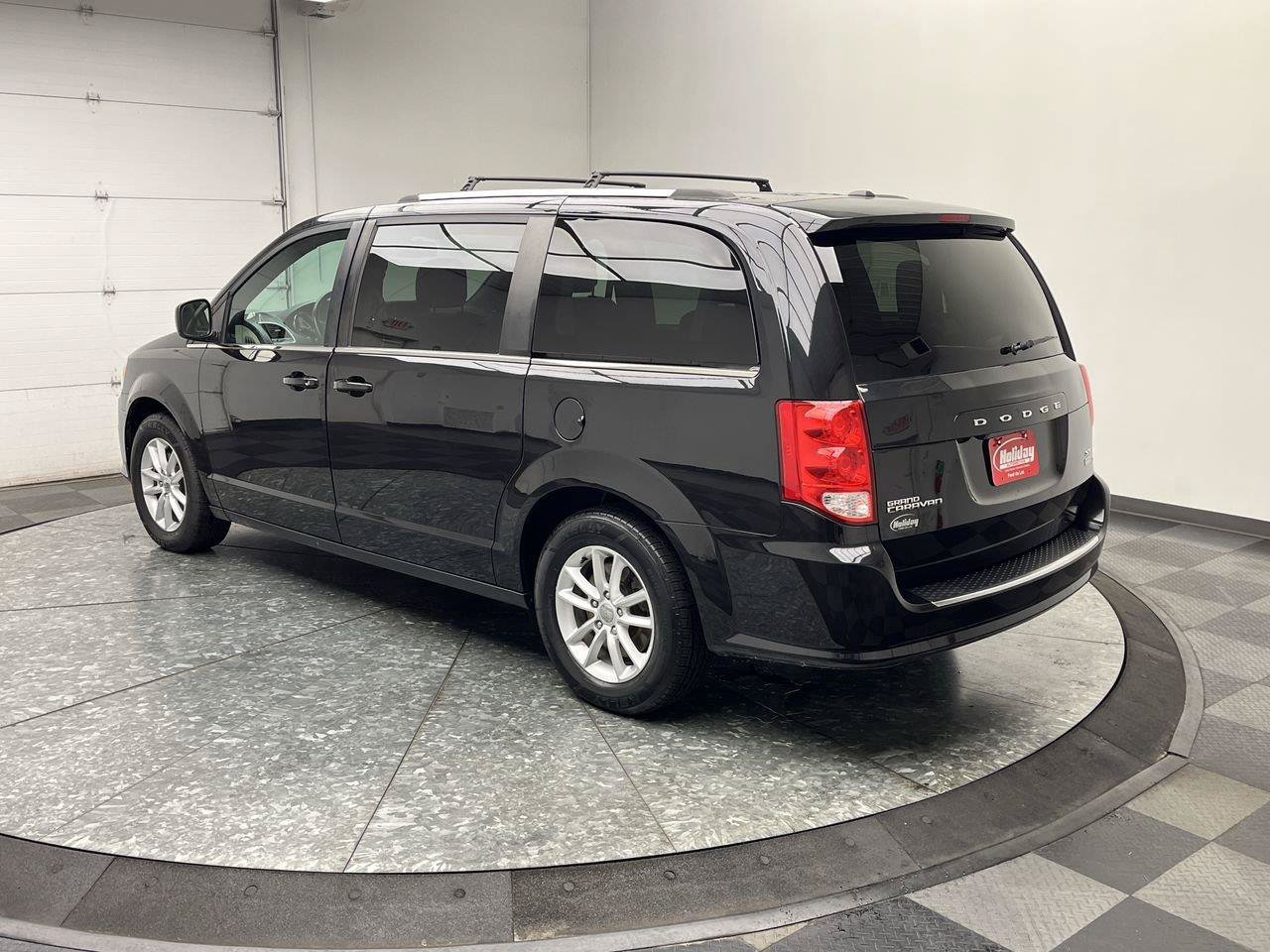 Used 2019 Dodge Grand Caravan SXT FWD image 2