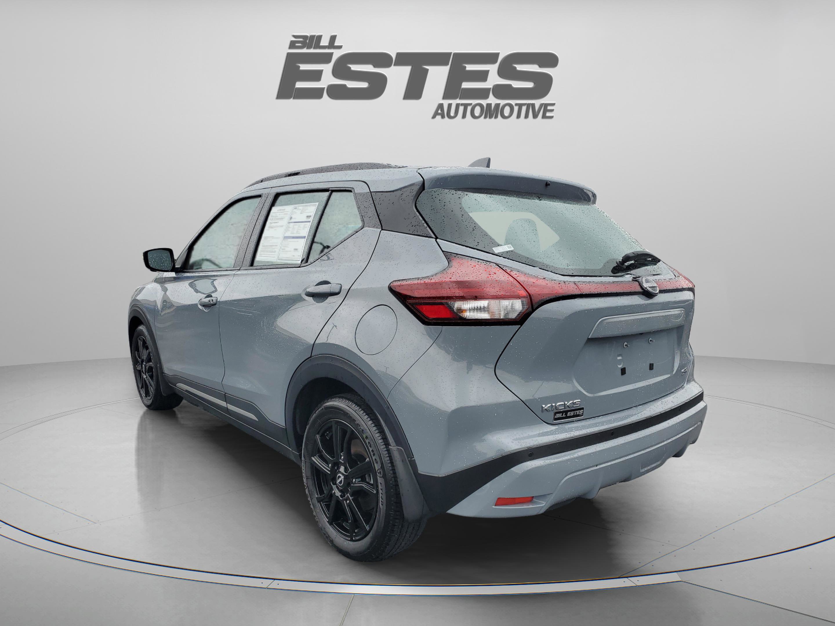 Used 2023 Nissan Kicks SR w/ SR Premium Package FWD image 2
