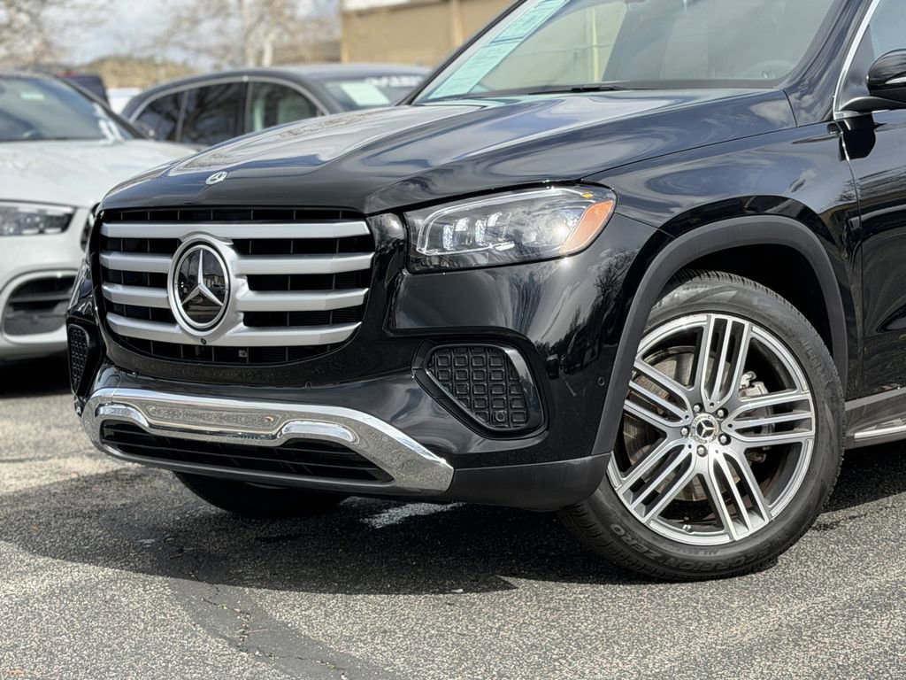 Used 2025 Mercedes-Benz GLS 450 4MATIC image 3