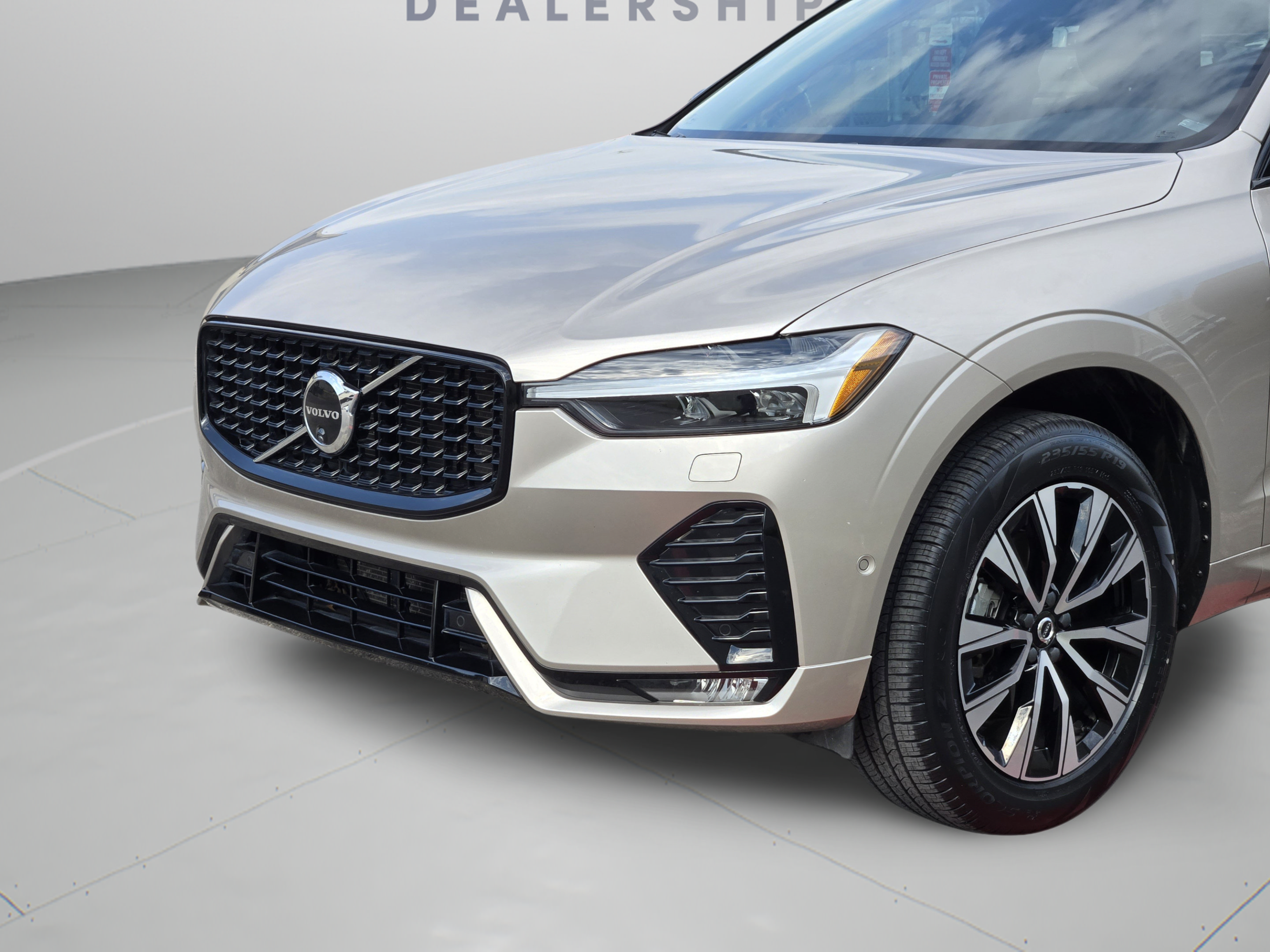 Used 2024 Volvo XC60 B5 Plus w/ Protection Package Premier AWD/4WD image 32